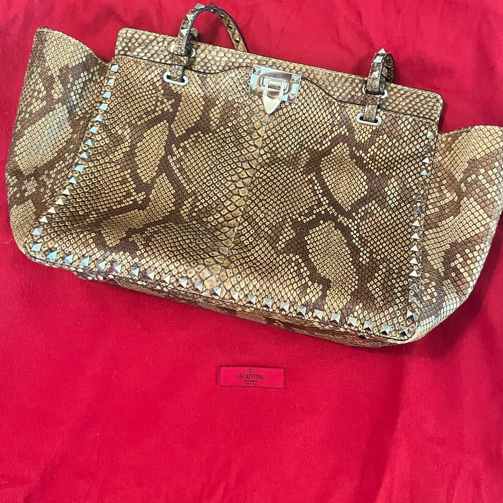 Valentino Garavani Rockstud Reptile Bag – New with Tags - Picture 7 of 17